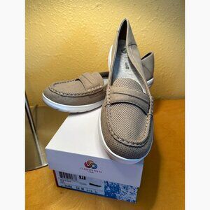 NEW!! Clarks Cloudsteppers slip on Loafer